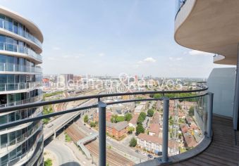 Hoola Apartments, Royal Victoria, E16 view 5