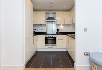 1 bedroom flat to rent in Indescon Square, Cananary Wharf, E14-image 2