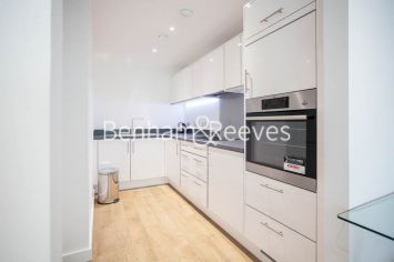 1  bedroom flat to rent in Southmere House, Highland Street, E15-image 2