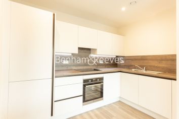 1  bedroom flat to rent in Rosebay House, Frank Searle Passage, E17-image 2