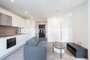 Studio flat to rent in Skyline Apartments, Makers Yard, E3-image 5