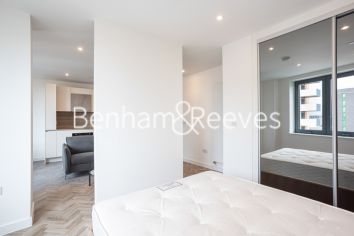 Studio flat to rent in Skyline Apartments, Makers Yard, E3-image 6