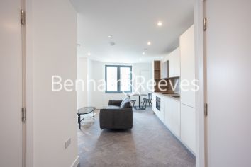 Studio flat to rent in Skyline Apartments, Makers Yard, E3-image 7