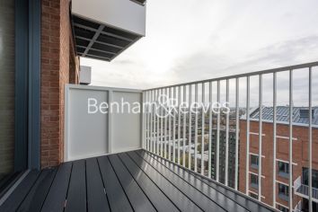 1 bedroom flat to rent in Skyline Apartments, Makers Yard, E3-image 6