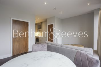 1 bedroom flat to rent in Avalon Point, Silvoecia Way, E14-image 3