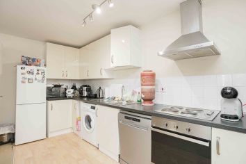 2  bedrooms flat to rent in Westwood House, Millharbour, E14-image 2