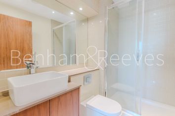 3  bedrooms flat to rent in Talisman Tower, Lincoln Plaza, E14-image 12