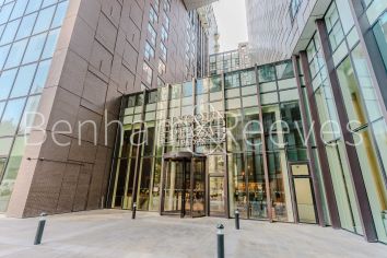 3  bedrooms flat to rent in Talisman Tower, Lincoln Plaza, E14-image 15