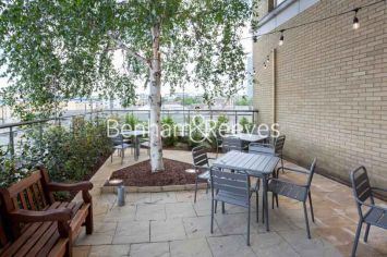 2 bedrooms flat to rent in Circus Apartment, Westferry Circus, E14-image 8