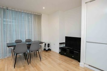 1  bedroom flat to rent in West tower, Canary Wharf, E14-image 11