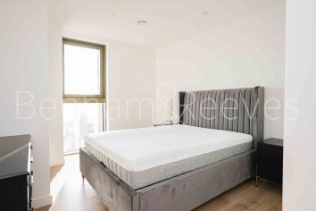 2  bedrooms flat to rent in One Thames Quay, Marsh Wall, E14-image 3