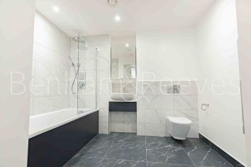 2  bedrooms flat to rent in One Thames Quay, Marsh Wall, E14-image 4