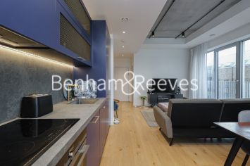 image 1  bedroom flat to rent in Goodluck Hope, Canning town, E14-image 2