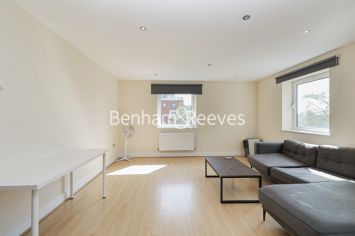 3  bedrooms flat to rent in Wards Wharf Approach, Pontoon Dock, E16-image 1