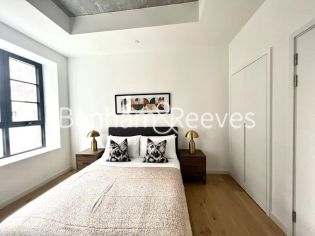 image Studio flat to rent in Good Luck Hope Walk, Canary wharf, E14-image 3