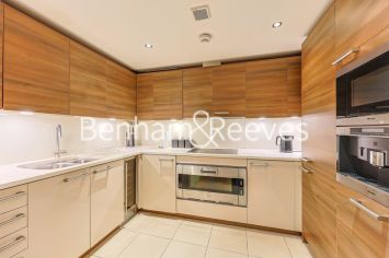 3  bedrooms flat to rent in Lensbury Avenue, Fulham, SW6-image 2