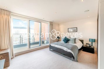 3  bedrooms flat to rent in Doulton House, Chelsea Creek, SW6-image 8