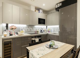 1  bedroom flat to rent in Discovery House, Juniper Drive, SW18-image 2