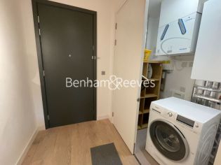 Studio flat to rent in Bubbling Well Square, Ram Quarter, SW18-image 6