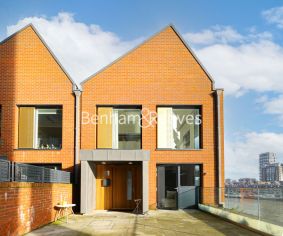 4  bedrooms flat to rent in Central Avenue, Hammersmith And Fulham, SW6-image 6