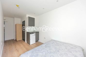 Studio flat to rent in Wandsworth, Imperial Wharf, SW18-image 2