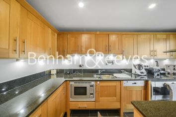 3  bedrooms flat to rent in Riverside Tower, Boulevard, SW6-image 9