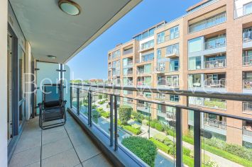 Studio flat to rent in Compass House, Chelsea Creek, SW6-image 6