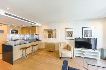 Studio flat to rent in Compass House, Chelsea Creek, SW6-image 8