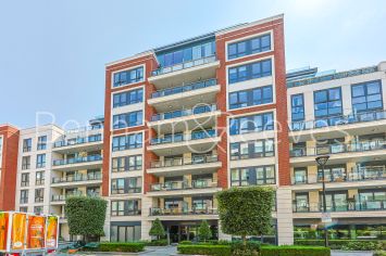 Studio flat to rent in Compass House, Chelsea Creek, SW6-image 11