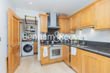 3  bedrooms flat to rent in The Boulevard, Imperial Wharf, SW6-image 2