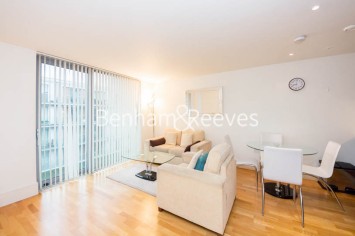 1 bedroom flat to rent in Highbury Stadium Square, Highbury, N5-image 1
