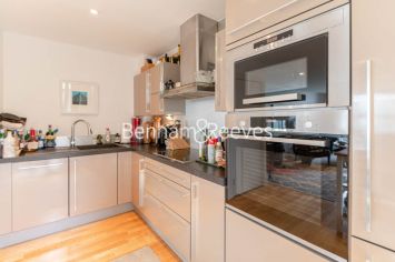 2  bedrooms flat to rent in Highbury Stadium Square, Highbury, N5-image 2