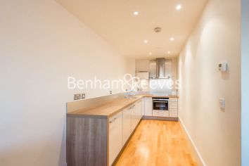 1  bedroom flat to rent in Highbury Stadium Square, Highbury, N5-image 2