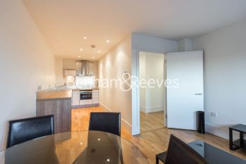 1  bedroom flat to rent in Highbury Stadium Square, Highbury, N5-image 3