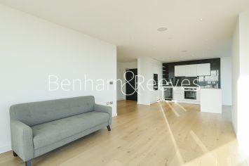 3  bedrooms flat to rent in Skyline Apartment, Devan Grove, N4-image 1
