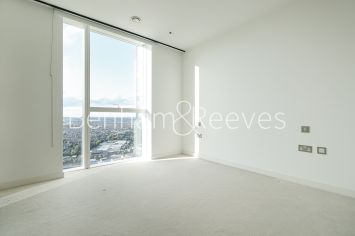 3  bedrooms flat to rent in Skyline Apartment, Devan Grove, N4-image 3