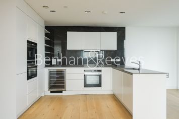 3  bedrooms flat to rent in Skyline Apartment, Devan Grove, N4-image 7