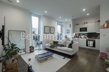 1  bedroom flat to rent in Hartingtons Court, Coster Avenue, N4-image 1