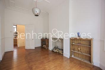 5 bedrooms house to rent in Priory Gardens, Highgate, N6-image 1