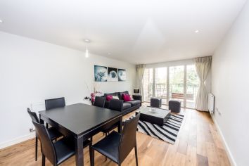 2  bedrooms flat to rent in Seren Park Gardens, Greenwich, SE3-image 1