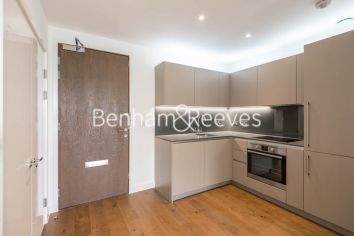 Studio flat to rent in Ottley Drive, Kidbrooke, SE3-image 2