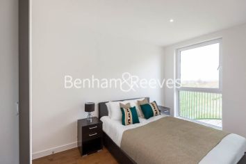 Studio flat to rent in Ottley Drive, Kidbrooke, SE3-image 3