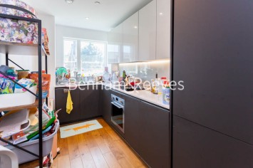 3 bedrooms flat to rent in Prospect Row, Stratford, E15-image 2