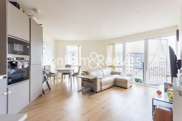 2  bedrooms flat to rent in Thunderer Walk, Woolwich, SE18-image 1