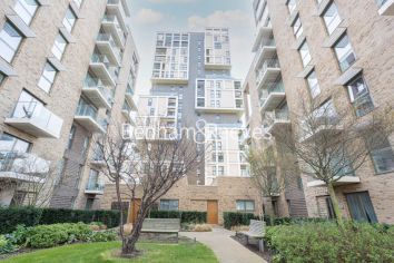 image 2  bedrooms flat to rent in Pegler Square, Kidbrooke, SE3-image 8