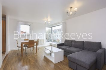 1 bedroom flat to rent in Erebus Drive, Woolwich, SE28-image 1