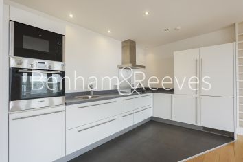 3  bedrooms flat to rent in Cadogan Road, Royal Arsenal Riverside, SE18-image 8