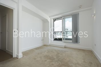 3  bedrooms flat to rent in Cadogan Road, Royal Arsenal Riverside, SE18-image 9
