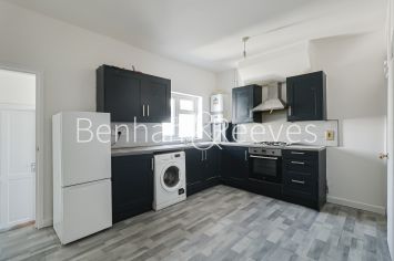 2  bedrooms flat to rent in Reidhaven Road, Woolwich, SE18-image 1