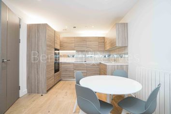 2  bedrooms flat to rent in Royal Arsenal Riverside, Duke of Wellington Avenue, SE18-image 3